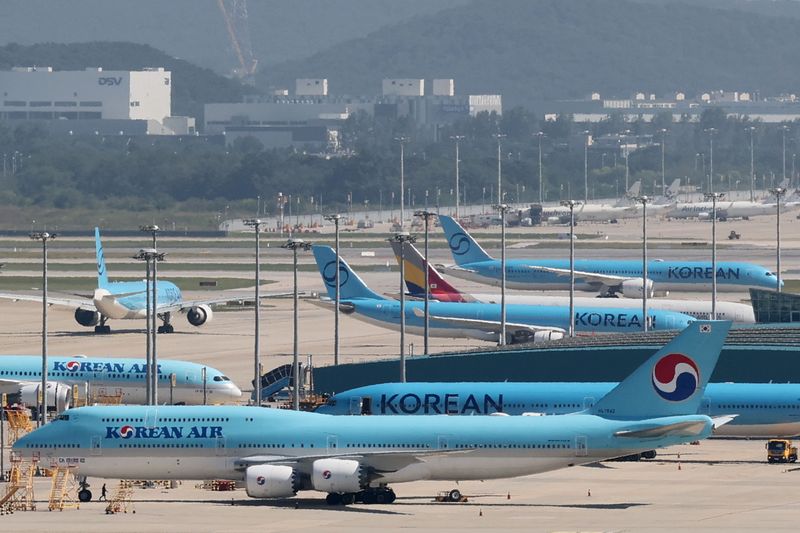 인천국제공항 계류장에 대한항공과 아시아나항공 여객기가 주기되어 있다. 2026.9.16 ⓒ 뉴스1 이광호 기자