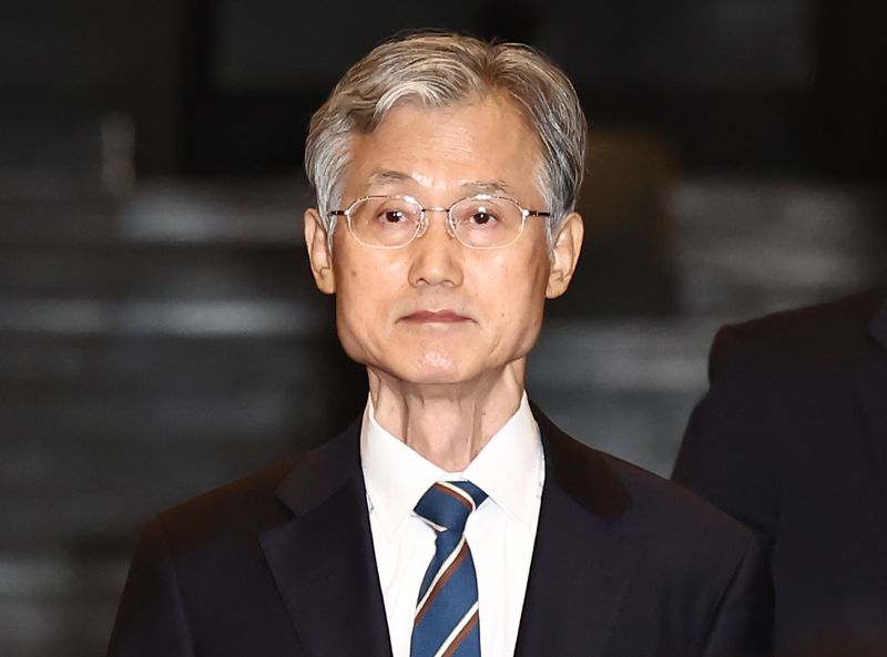 더불어민주당이 조희대 대법원장 탄핵 논의에 공식 착수하겠다고 밝힌 19일 조 대법원장이 서울 서초구 대법원에서 퇴근하고 있다. 2026.10.19 ⓒ 뉴스1 김민지 기자