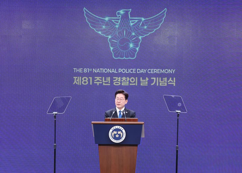 이재명 대통령이 21일 서울 서대문구 경찰청에서 열린 제81주년 경찰의 날 기념식에서 기념사를 하고 있다. 청와대통신사진기자단