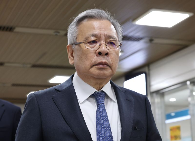 '50억 클럽'에 연루돼 재판에 넘겨진 박영수 전 특별검사가 21일 서울 서초구 서울고법에서 열린 항소심 선고 공판에 출석하고 있다. 연합뉴스