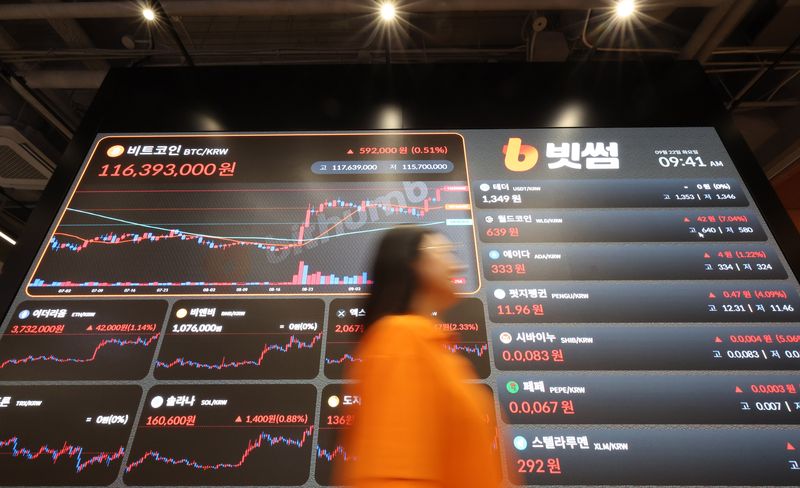 [서울=뉴시스] 권창회 기자 = 비트코인 가격이 1억1000만원선을 회복한 9월 22일 오전 서울 서초구 빗썸라운지 전광판에 비트코인 가격이 표시돼 있다. 뉴시스