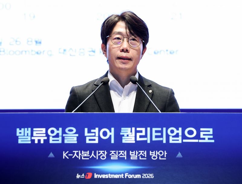 문남중 대신증권 리서치센터 수석연구위원이 21일 서울 여의도 한국거래소에서 열린 2026 뉴스1 투자포럼(NIF)에서 'BIG 투자 트렌드-주식, AI, 반도체, 로봇'을 주제로 발표를 하고 있다. 2026.10.21 ⓒ 뉴스1 최지환 기자