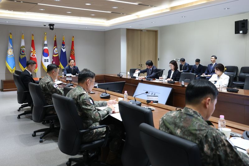 21일 오후 국방부 청사에서 이두희 국방부차관 주관으로 '군내 자살사고 예방체계 점검 회의'가 진행되고 있다. 국방부 제공