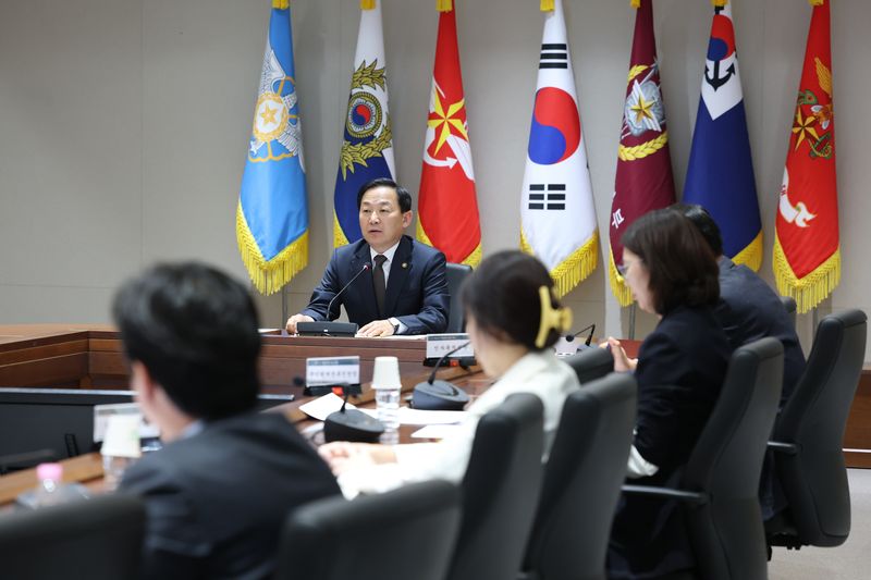 21일 오후 국방부 청사에서 이두희 국방부차관 주관으로 '군내 자살사고 예방체계 점검 회의'가 진행되고 있다. 국방부 제공
