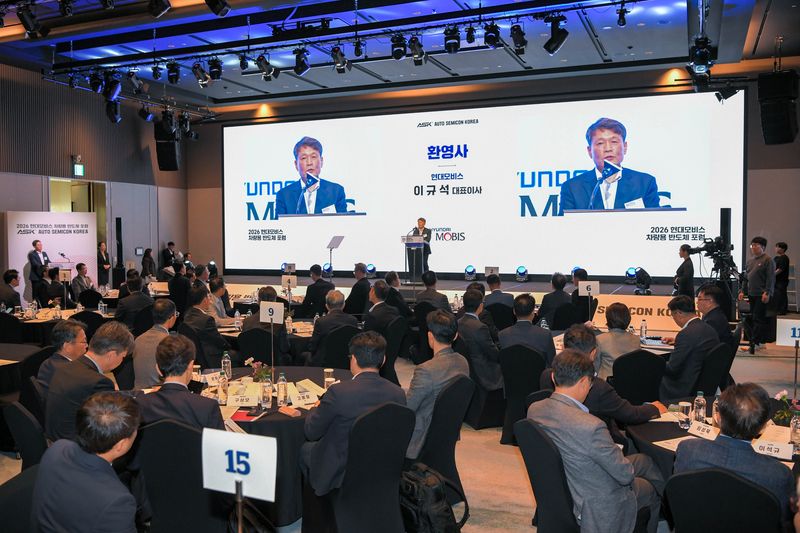 이규석 현대모비스 대표이사 사장이 21일 경기 성남 판교 호텔에서 열린 제2회 현대모비스 차량용 반도체 포럼(ASK)에서 환영 인사를 하고 있다.(현대모비스 제공) 2026.10.21.