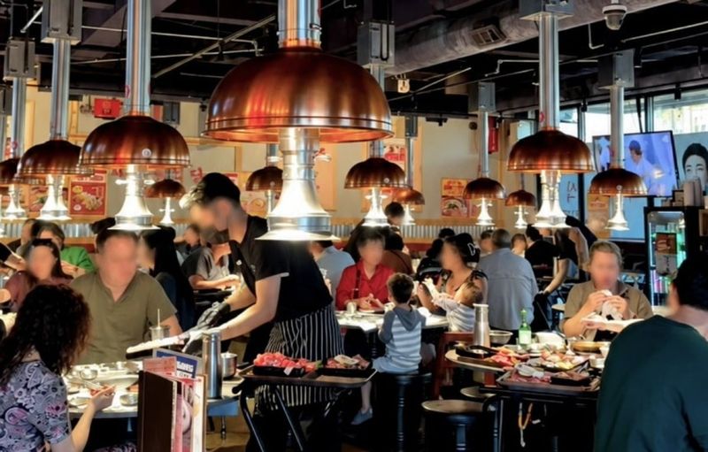 미국 텍사스주 캐럴턴 '새마을식당'을 찾은 현지인들. 사진=더본코리아·플랜얼라이언스 제공, 연합뉴스TV