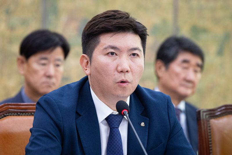 유승민 대한체육회장이 21일 서울 여의도 국회에서 열린 문화체육관광위원회의 대한체육회 등에 대한 국정감사에 출석해 의원 질의에 답하고 있다... 뉴스1