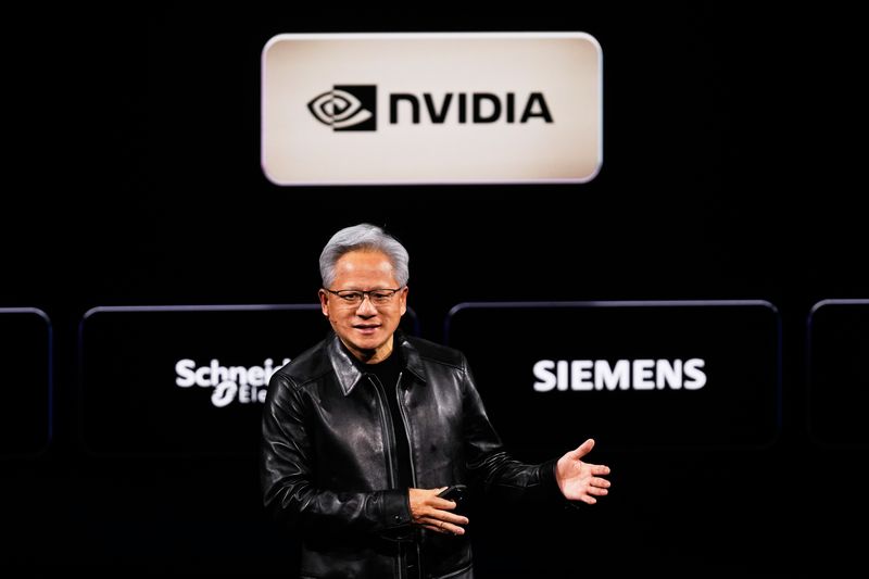 젠슨 황 엔비디아 최고경영자(CEO)가 지난 21일(현지시간) 독일 베를린에서 개최한 자사 GTC 행사에서 기조연설을 하고 있다. AP 연합