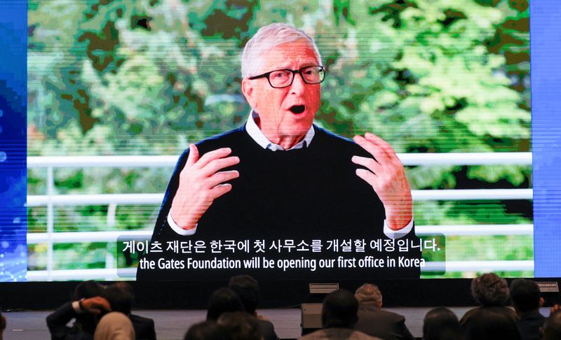 21일 서울 강서구 코엑스 마곡에서 열린 2026 세계 바이오 서밋 개회식에서 빌게이츠 게이츠재단 이사장의 영상 축사가 나오고 있다. /사진=뉴스1