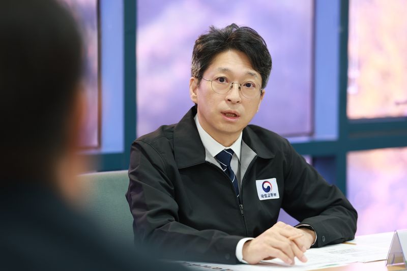 [서울=뉴시스] 홍지선 국토교통부 장관. photo@newsis.com *재판매 및 DB 금지