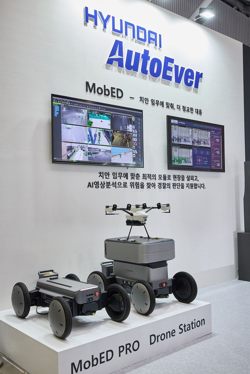 현대오토에버가 국제치안산업대전 2026에 참가해 로봇·인공지능(AI)·관제를 결합한 치안 솔루션을 선보였다. 사진은 현대오토에버 부스의 모습. 현대오토에버 제공