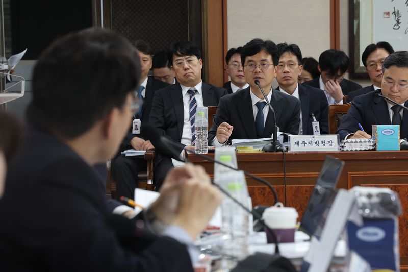 신대경 제주지방공소청장이 지난 20일 전남광주통합특별시 동구 지산동 광주광역공소청에서 열린 국회 법제사법위원회(법사위)의 대전광역·대전지방공소청, 광주광역·광주지방공소청, 청주지방고소청, 전주지방공소청, 제주지방공소청에 대한 2026년도 국정감사에서 답변하고 있다. 2026.10.20 ⓒ 뉴스1 박지현 기자