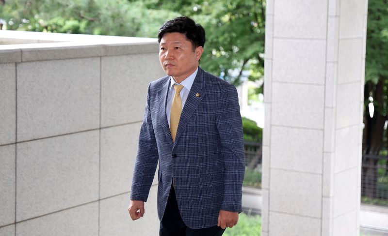 與 홍기원 