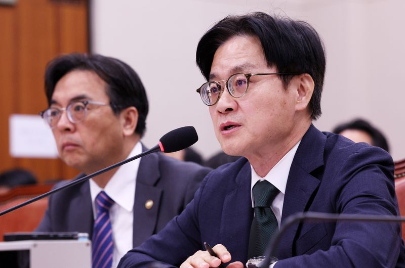 김정관 산업통상부 장관이 22일 국회에서 열린 산업통상부 및 소관기관 종합감사에서 답변하고 있다. 사진=뉴시스