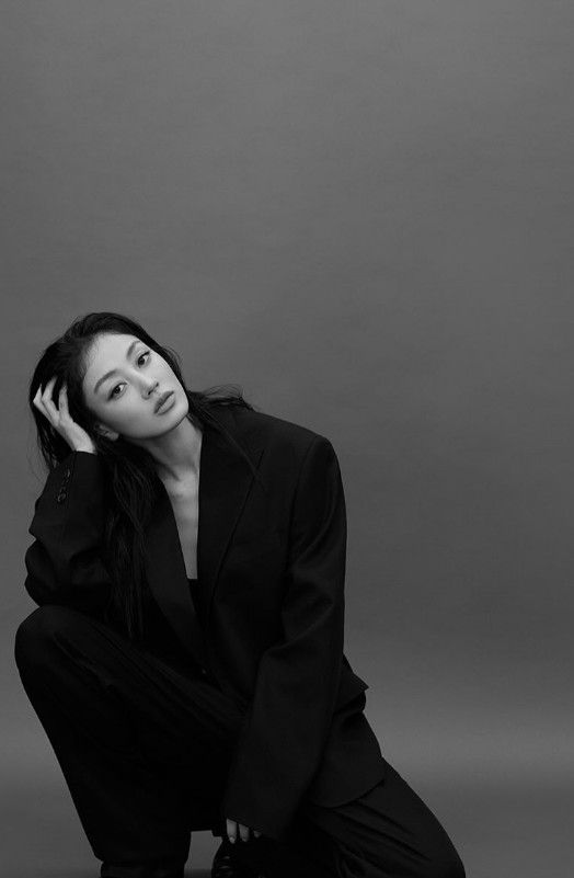 '1인 기획사 설립' 트와이스 지효, 속옷만 입은 파격 프로필 공개 '당당'