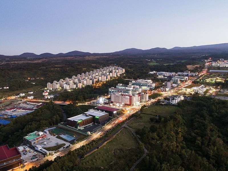제주첨단과학기술단지 전경. 지난해 제주지역 활동기업은 12만413개로 증가했지만 매출과 고용이 함께 빠르게 늘어난 고성장기업은 34개로 전년보다 33.3% 감소했다. 사진=JDC