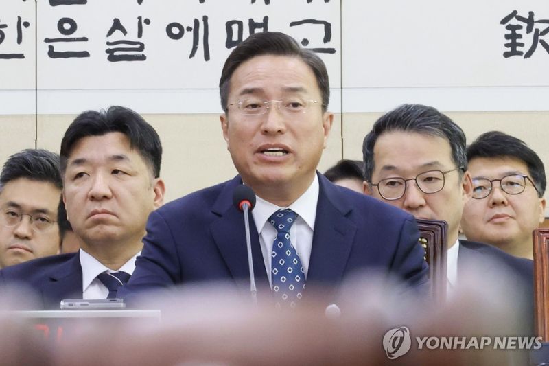 질의에 답하는 이정현 검찰총장 직무대행 (출처=연합뉴스)