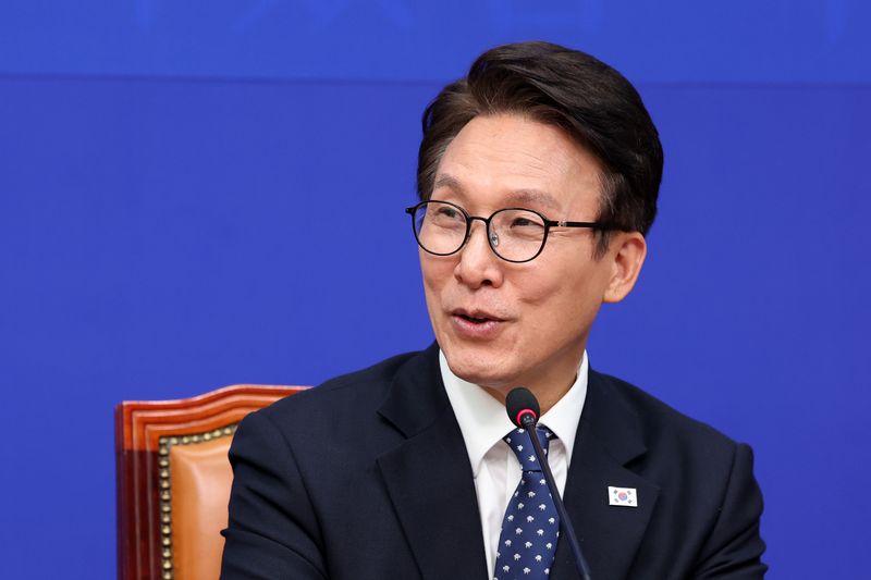 김민석 더불어민주당 대표가 지난 21일 오후 서울 여의도 국회에서 열린 교육연수원 발대식 및 제1차 회의에서 인사말을 하고 있다. 뉴스1