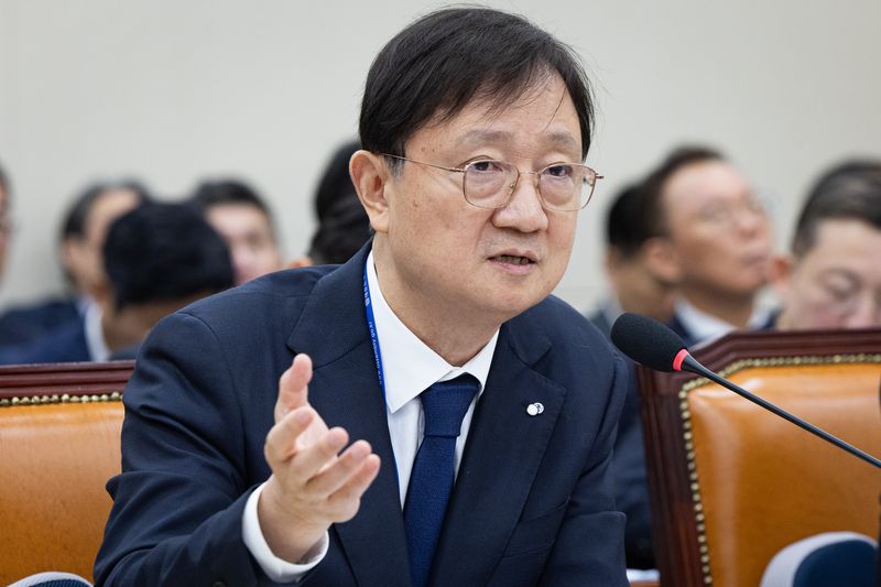 이찬진 금융감독원장이 22일 서울 여의도 국회에서 열린 정무위원회의 금융위원회, 금융감독원 등에 대한 국정감사 종합감사에 출석해 의원 질의에 답하고 있다. 2026.10.22 ⓒ 뉴스1 유승관 기자