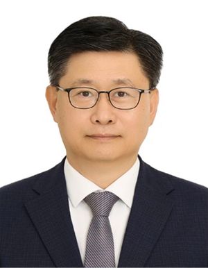 한국인 최초로 국제유류오염보상기금 합동감사기구의 위원으로 선출된 한국해사협력센터 최성용 위원장. 해양수산부 제공