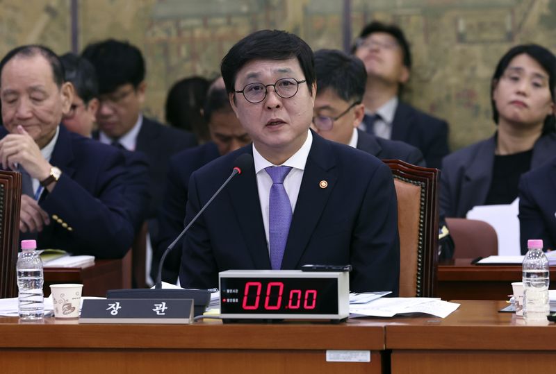 최휘영 문화체육관광부 장관이 23일 국회 문화체육관광위원회 종합 국정감사에서 의원 질의에 답하고 있다. 뉴시스