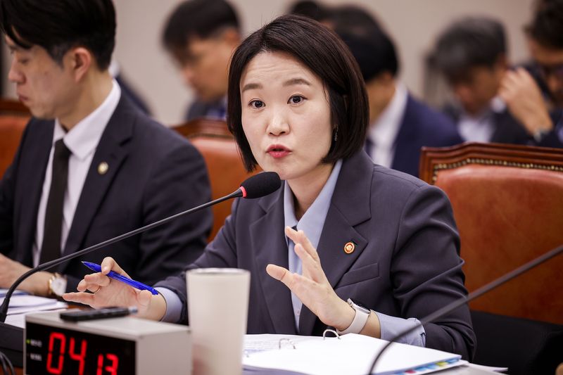 이소영 중소벤처기업부 장관이 23일 국회에서 열린 산업통상자원중소벤처기업위원회의 종합감사에서 질문에 답하고 있다. 뉴시스