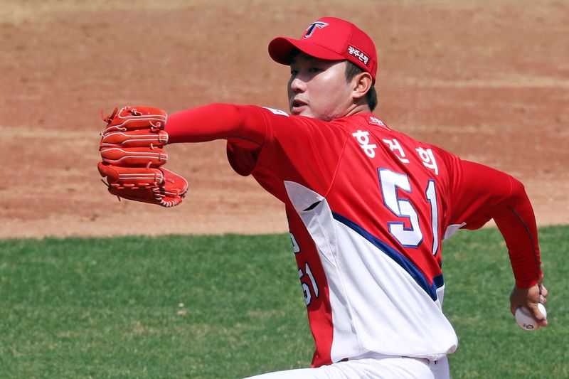 31일 광주-기아챔피언스필드에서 진행된 KIA 타이거즈 홍백전에서 투수 홍건희가 역투하고 있다. 2020.3.31 ⓒ 뉴스1 황희규 기자
