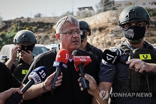 총격 사건 현장에서 발언하는 이타마르 벤-그비르 이스라엘 국가안보장관 (출처=연합뉴스)