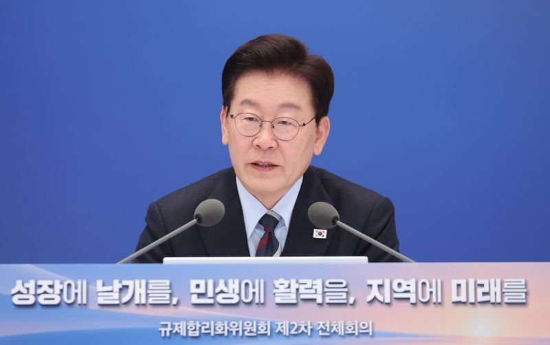 이재명 대통령이 지난 23일 청와대 영빈관에서 열린 규제합리화위원회 제2차 전체회의에서 발언하고 있다. 뉴시스