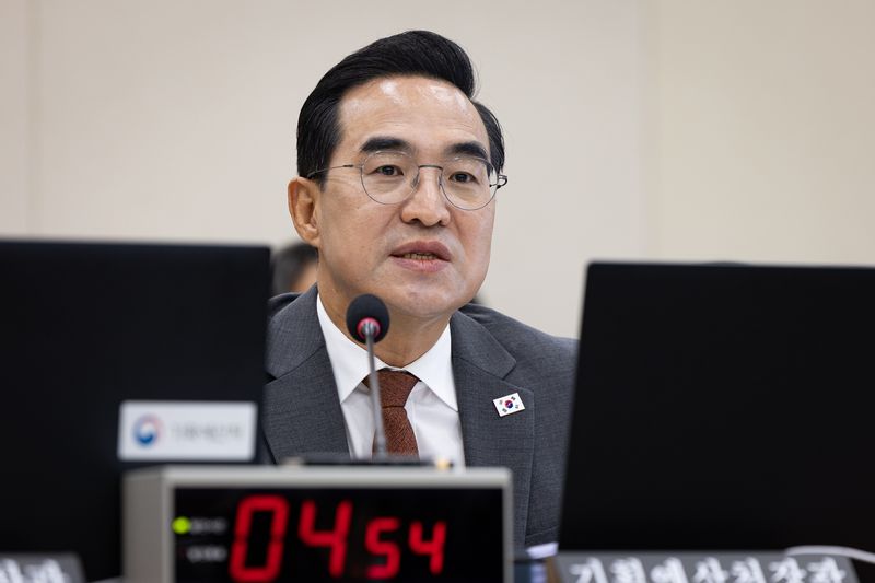 박홍근 기획예산처 장관이 23일 서울 여의도 국회에서 열린 재정경제기획위원회의 기획예산처, 한국은행 등에 대한 국정감사 종합감사에 출석해 의원 질의에 답하고 있다. 뉴스1