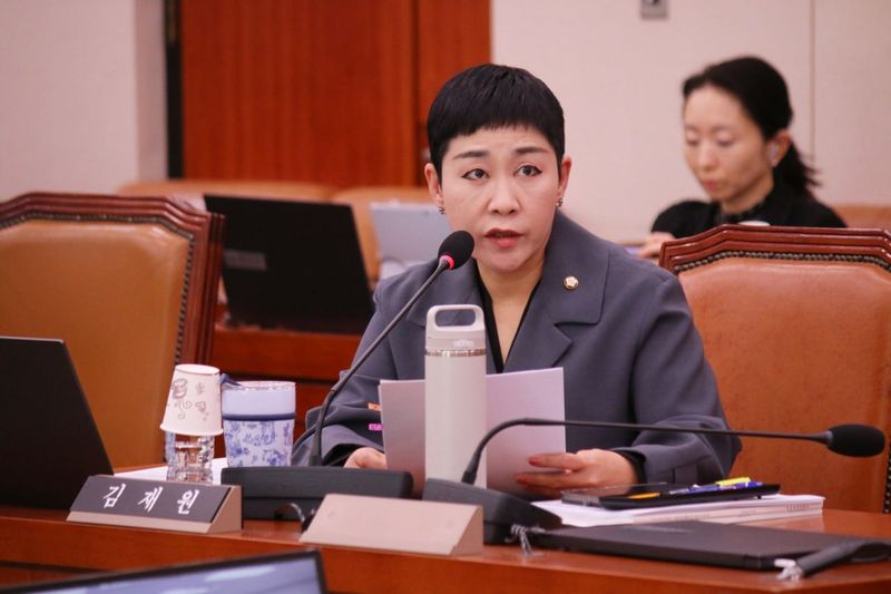 김재원 조국혁신당 의원이 23일 국회 문화체육관광위원회 종합 국정감사에서 질의하고 있다. 의원실 제공