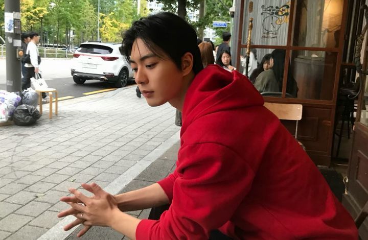 배우 차은우를 닮은 외모로 화제를 모은 붕어빵 판매자 '광명 붕은우'. 출처=스레드, 뉴시스