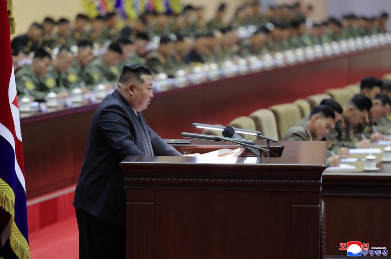 김정은 북한 국무위원장이 22~23일 평양에서 조선인민군 제3차 중대장 대회를 주재하고 '새 시대 강군건설과 중대장들의 임무'에 대해서 연설했다고 조선중앙통신이 24일 보도했다. 연합뉴스