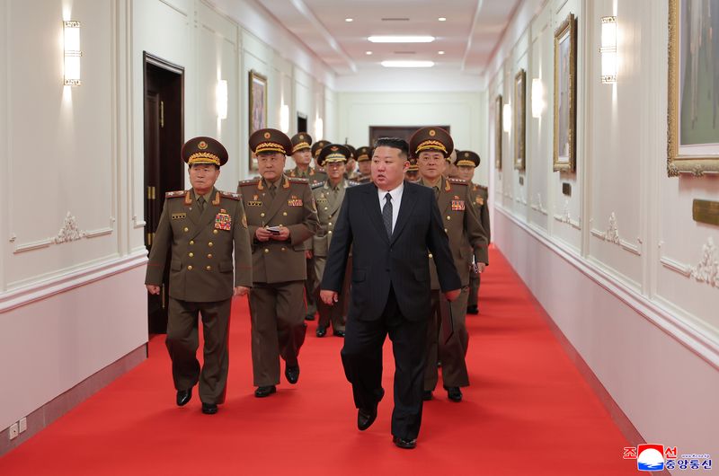 김정은 북한 국무위원장이 지난 22일~23일 평양에서 조선인민군 제3차 중대장 대회를 주재하고 '새 시대 강군건설과 중대장들의 임무'에 대해서 연설했다고 조선중앙통신이 24일 보도했다. 연합뉴스
