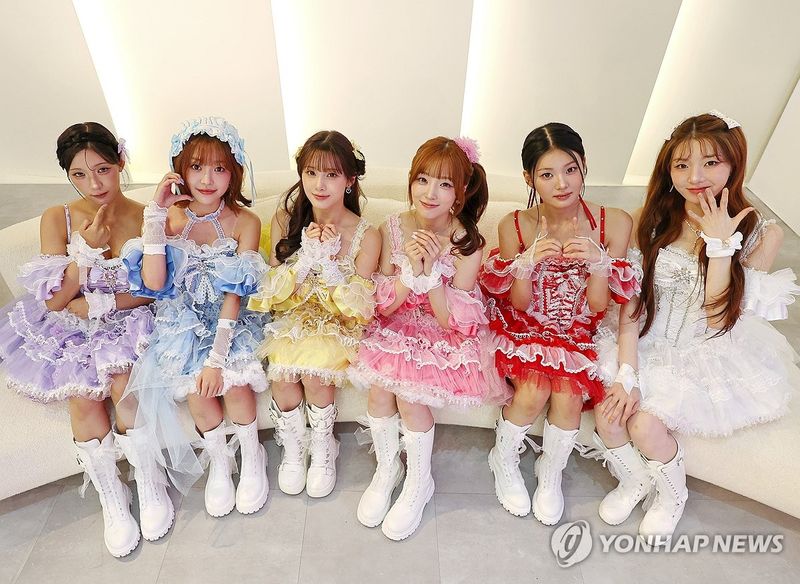 일본에서 재데뷔한 라잇썸 (출처=연합뉴스)