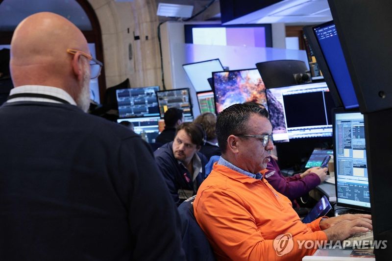 뉴욕증권거래소(NYSE) 트레이더들 (출처=연합뉴스)