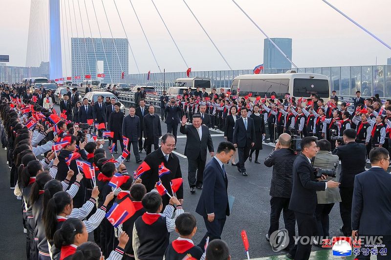 "신냉전 외교행보&middot;북미대화 전 조율 가능성도"…외신도 김정은 방중 주목