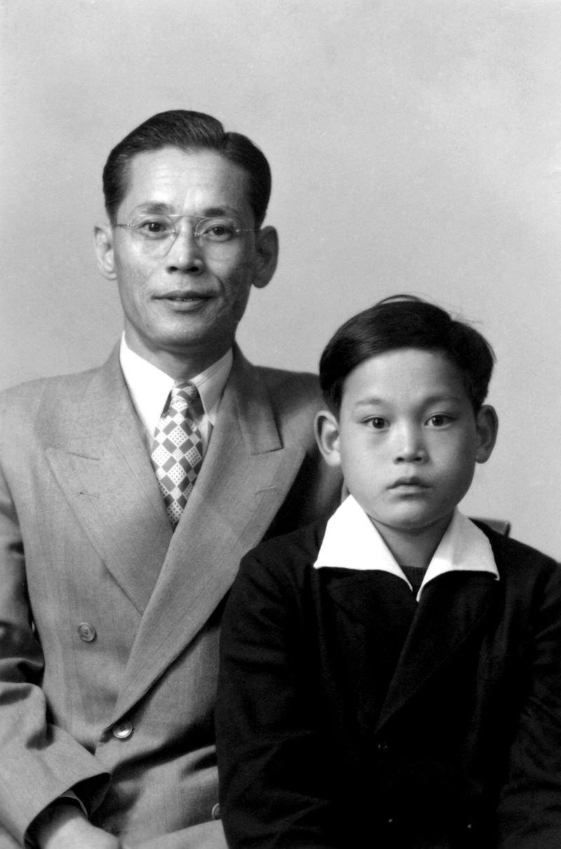 지난 1952년 이건희 삼성그룹 선대회장의 유년시절(오른쪽)과 이병철 삼성그룹 창업회장 사진. 삼성전자 제공