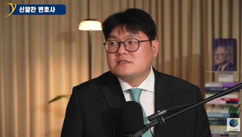 [서울=뉴시스] 20일 유튜브 채널에 출연한 법무법인 세담의 신알찬 변호사는 주식 투자로 채무 문제를 겪는 사례와 빚투를 피하는 방법을 소개했다. (사진=유튜브 채널 '와이스트릿 - 지식과 자산의 복리효과' 화면 캡쳐) 2026.10.20.