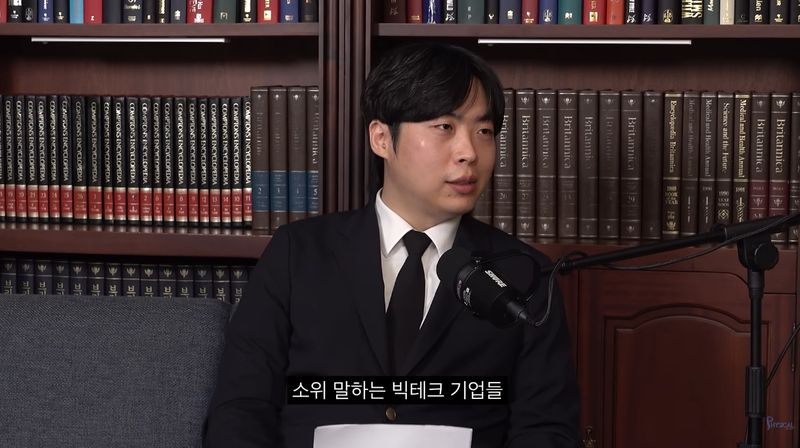 [서울=뉴시스] 화이트 해커 정도원은 AI 기술 발전으로 인해 개인정보 유출 사고가 기하급수적으로 늘어날 것으로 전망했다. (사진=유튜브 채널 '피지컬갤러리' 화면 캡쳐) 2026.10.23.