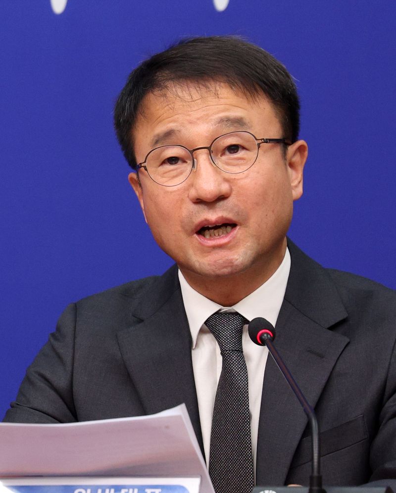 한병도 더불어민주당 원내대표가 지난 23일 서울 여의도 국회에서 열린 최고위원회의에서 발언하고 있다. 뉴시스