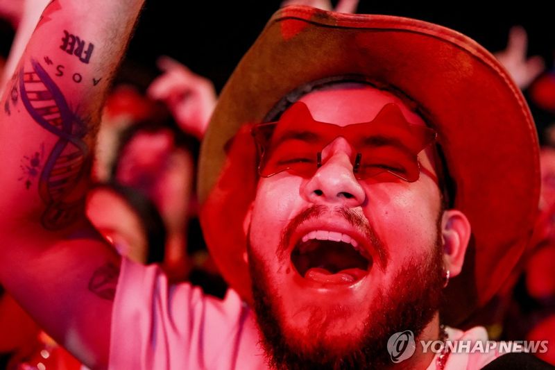 룰라 브라질 대통령 당선에 환호하는 시민 (출처=연합뉴스)