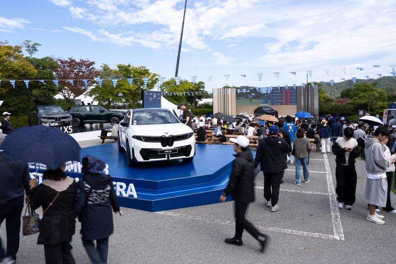 국내 유일의 미국여자프로골프(LPGA) 정규 투어 대회인 'BMW 레이디스 챔피언십 2026'에 전시된 BMW X3. BMW코리아 제공