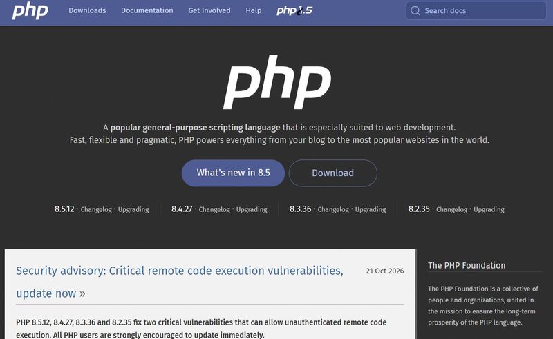[서울=뉴시스]전세계적으로 웹사이트 개발·운영에 널리 쓰이는 프로그래밍 언어 'PHP'의 웹홈페이지 전경. 왼쪽 하단에 "보안 권고: 치명적인 원격 코드 실행 취약점, 즉시 업데이트 하라"는 긴급 알람이 떠 있다. 2026.10.22. *DB 및 재판매 금지.