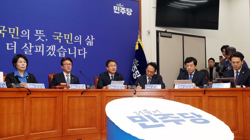 더불어민주당 한병도 원내대표가 26일 국회에서 열린 최고위원회의에서 발언하고 있다. 사진=서동일 기자