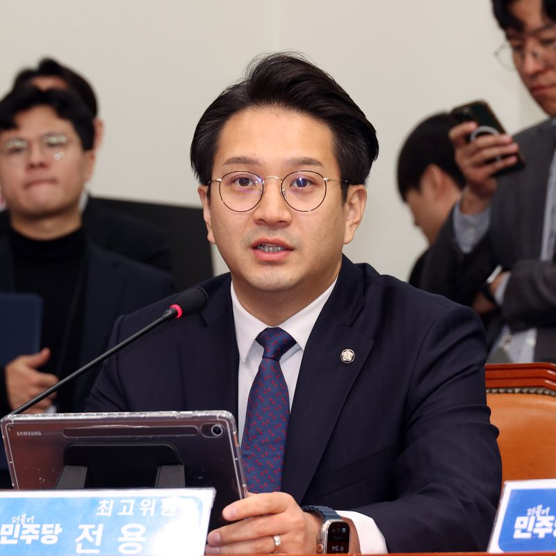 더불어민주당 전용기 최고위원이 26일 국회에서 열린 최고위원회의에서 발언을 하고 있다. 사진=서동일 기자