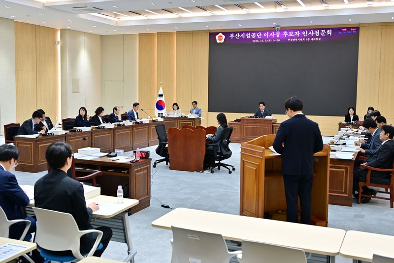 지난 6일 부산시의회에서 열린 김명수 부산시설공단 이사장 후보자에 대한 시의회 인사청문회 현장. 뉴시스 제공