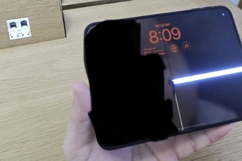 329만원 애플 첫 폴더블폰, 출시하자마자 화면 파손 논란