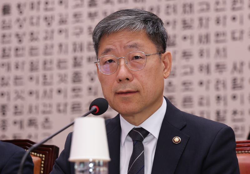노경필 법원행정처장이 26일 서울 여의도 국회 법제사법위원회(법무부 등) 종합 국정감사에 질의에 답하고 있다. /사진=뉴시스