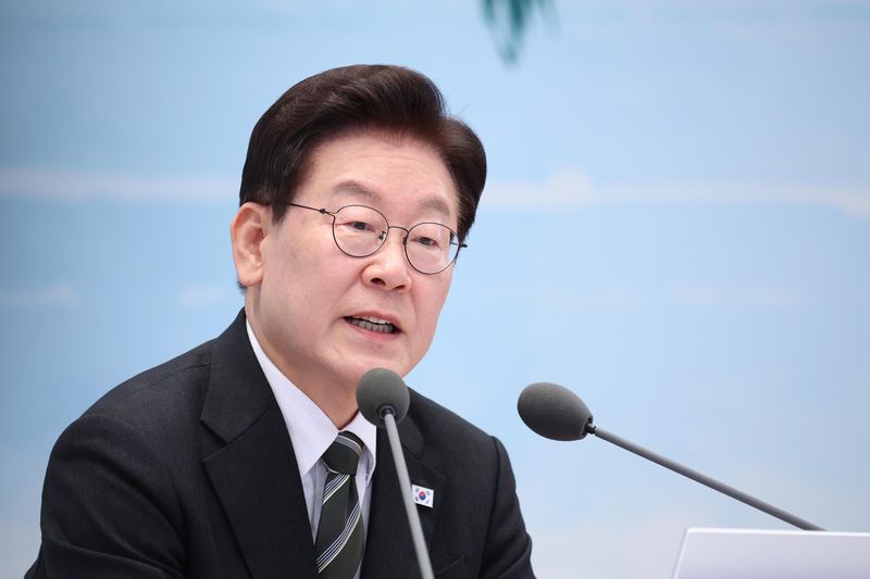 이재명 대통령이 26일 청와대 영빈관에서 열린 '농어민과의 대화'에서 발언을 하고 있다. 뉴시스